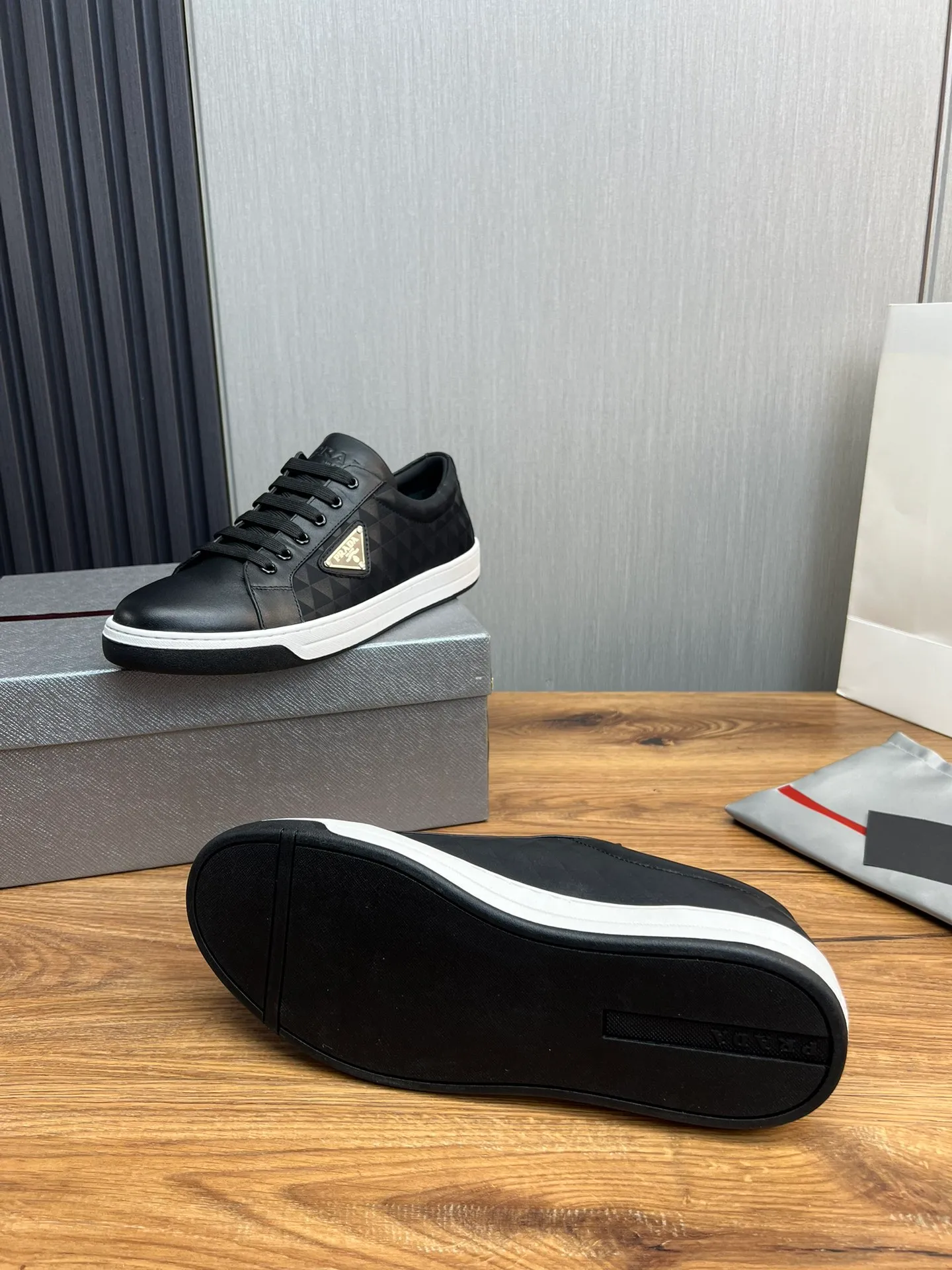Men's shoes 💰500💰 [PRADA] Popular items in the men's shoe counter, synchronized with the official website, 1 high-quality shipment ✔️Original cowhide splicing + cowhide lining, 1🆚1 replica, original sole, 38-45 (45 customized, non-refundable)